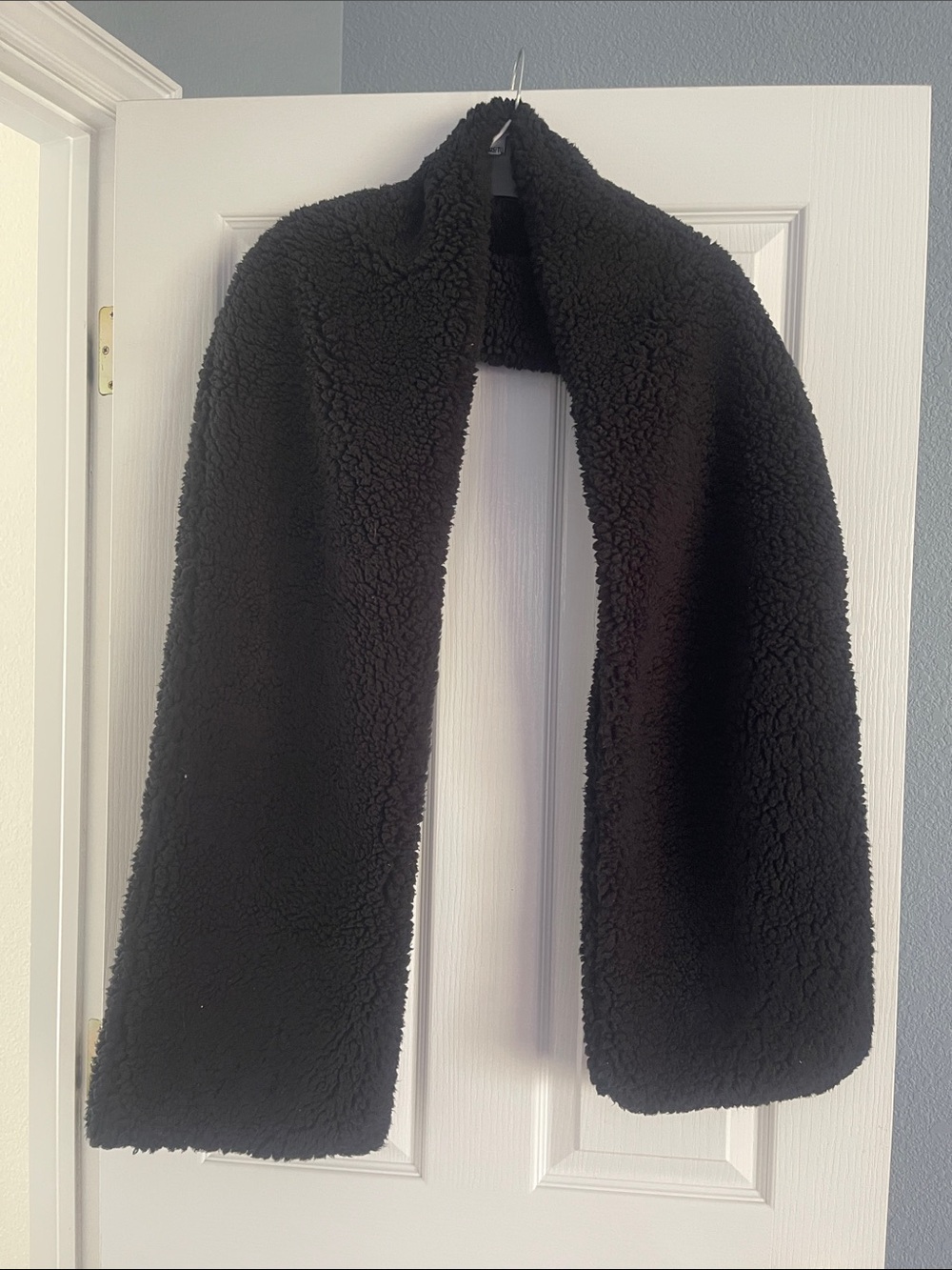 UGG Black Sherpa Wrap Scarf - Cozy Plush Accessory
